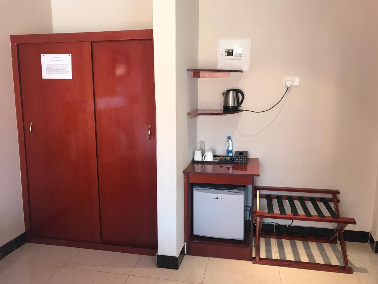 Northern Rock Hotel Mpika Экстерьер фото