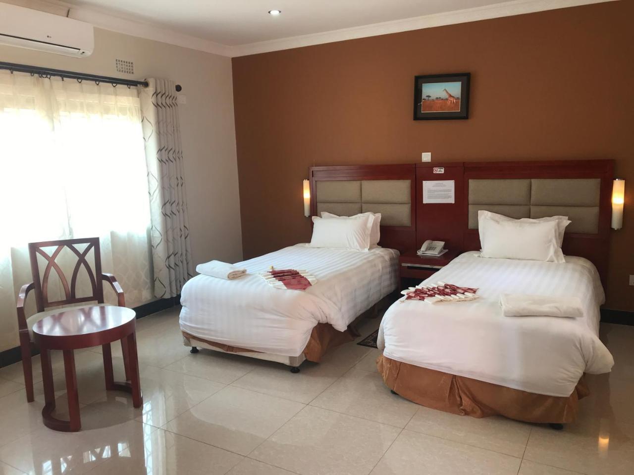 Northern Rock Hotel Mpika Экстерьер фото